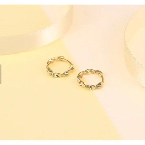 Tiny Wave Huggie Hoop Earrings Dainty Gold earrings cute gold Huggies - Picture 7 of 15